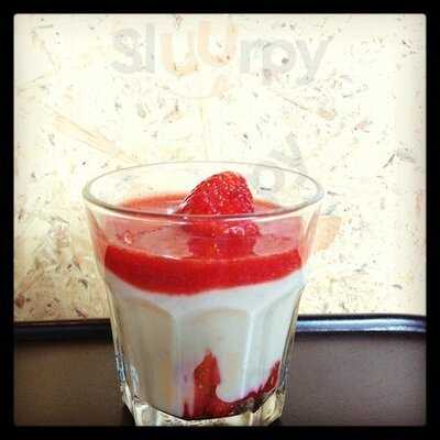 ร้านกาแฟ ยินดี