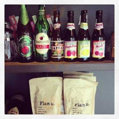 ร้านกาแฟ ยินดี