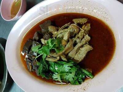 เย็นตาโฟแหลมฟ้าผ่า