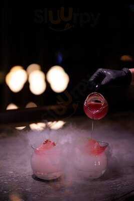 เพนท์เฮาส์ บาร์ แอนด์ กริว