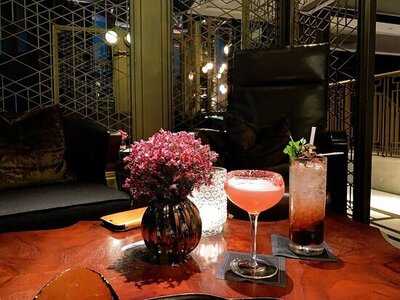 เพนท์เฮาส์ บาร์ แอนด์ กริว