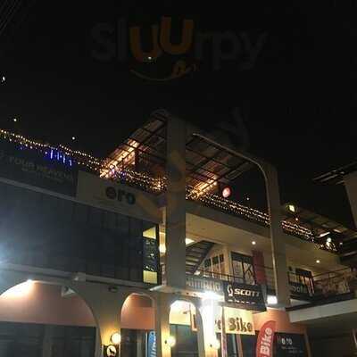 ลา ลูน บาร์ & บิสโตร