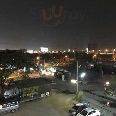 ลา ลูน บาร์ & บิสโตร