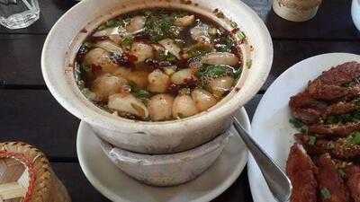 ร้านอาหาร ส้มตำนัว