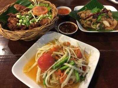ร้านอาหาร ส้มตำนัว
