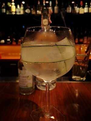 เอาท์เตอร์รูม คาเฟ่ แอนด์ บาร์