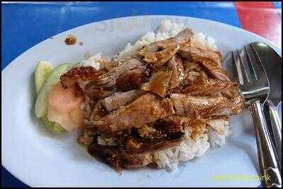 ร้านอาหาร เจริญเวียงโภชนา (เป็ดย่างนายสูง)