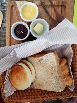 Crepes & Co. - Thonglor Soi 9