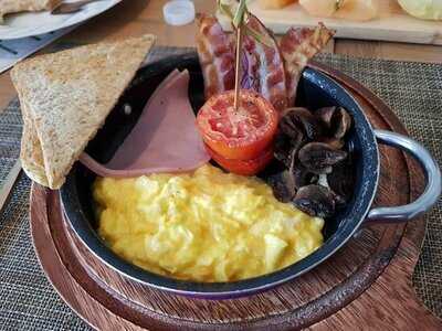 Crepes & Co. - Thonglor Soi 9