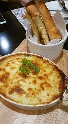 Sugartales Cafe & Bistro