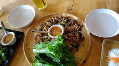 ร้านอิ่มเอิบ แหนมเนือง