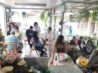 วินเทจ โรแมนซ์ คาเฟ่ แอนด์ แกลเลอรี่