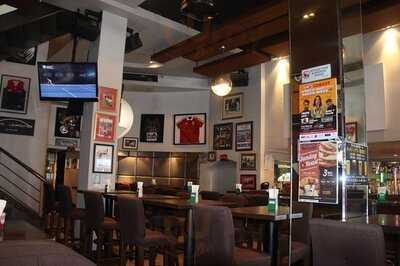 The Clubhouse Sports Bar & Grill