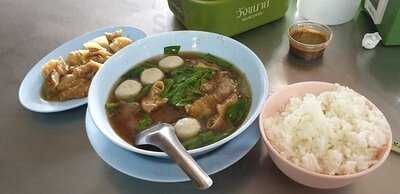 นาย ต. ก๋วยเตี๋ยวเนื้อหม้อไฟ
