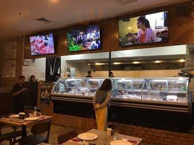 Arno’s Sukhumvit 13