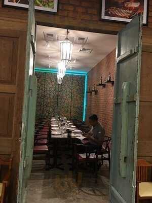 Arno’s Sukhumvit 13