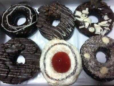 ดังกิ้นโดนัท