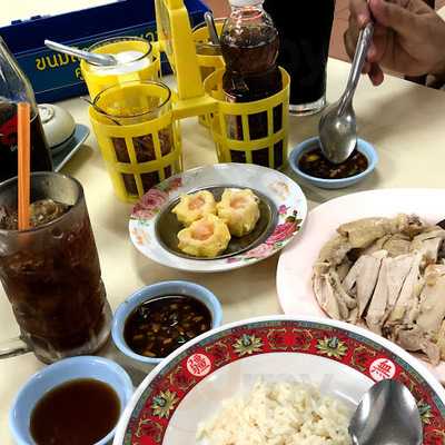 ข้าวมันไก่รุ่งแสง