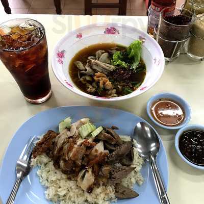 ข้าวมันไก่รุ่งแสง