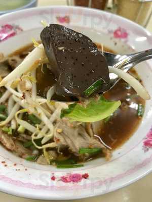 ข้าวมันไก่รุ่งแสง