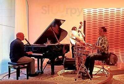 ร้านอาหาร ซินนามอนบาร์