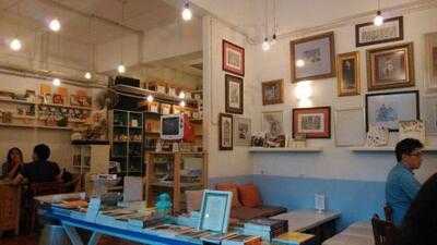 ประตูสีฟ้า (กาแฟ เบเกอรี่)