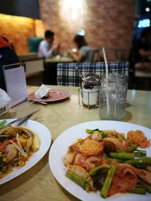 ร้านอาหาร บุรีรมย์