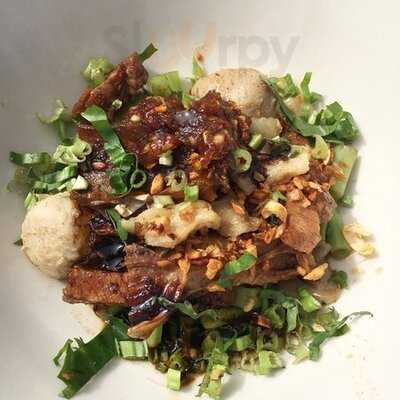 ศาลาเตี๋ยวเรือ