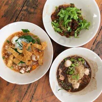 ศาลาเตี๋ยวเรือ