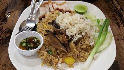 นายเม้งบะหมี่ปูเกี๊ยวกุ้งยักษ์