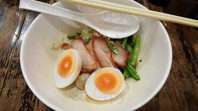 นายเม้งบะหมี่ปูเกี๊ยวกุ้งยักษ์