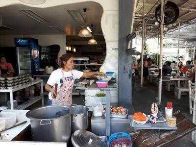 ครัวติดตำหนัก