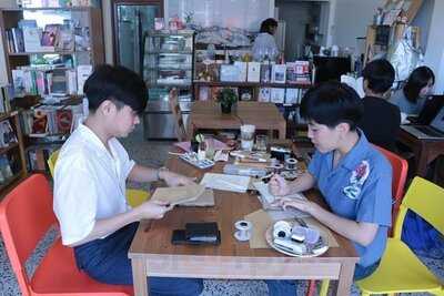 House Of Commons - Bookcafe & Space