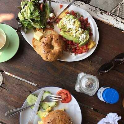 เรด ไบค์ คิทเช่น แอนด์ เอสเปรสโซ บาร์