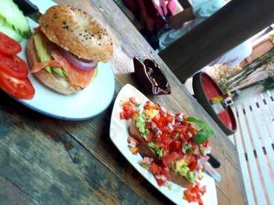 เรด ไบค์ คิทเช่น แอนด์ เอสเปรสโซ บาร์