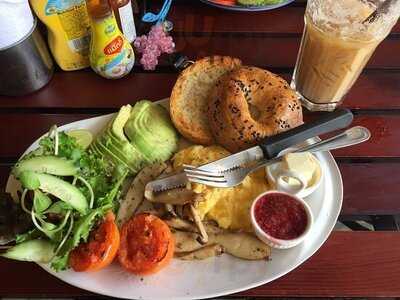 เรด ไบค์ คิทเช่น แอนด์ เอสเปรสโซ บาร์