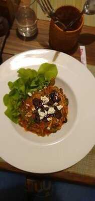 กนิษฐา คาเเฟ้