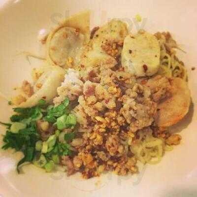 ก๋วยเตี๋ยวหมูศรีย่าน (เจ๊ยี่เจ้าเก่า)