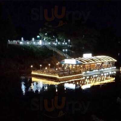 ร้านอาหารชาวแพ