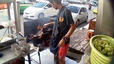 ก๋วยเตี๋ยวคั่วไก่ แฮปปี้แลนด์ 1999