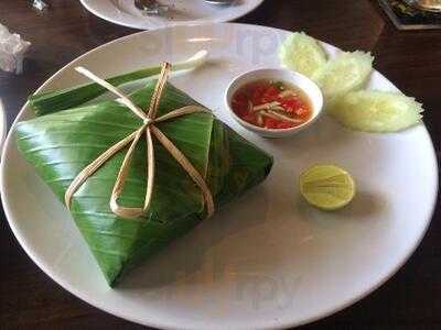 ร้านอาหาร มุมตึก