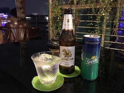 ซัมซาร่าคาเฟ่แอนด์มีล