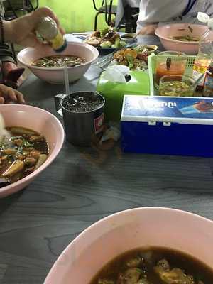 Khun Daeng Guay Jub Yuan Wanglang