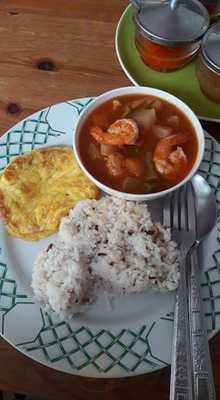 คุณพลอยผลไม้ลอยแก้ว