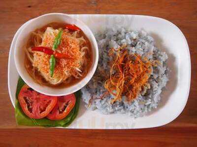 คุณพลอยผลไม้ลอยแก้ว