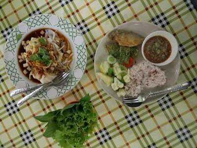 คุณพลอยผลไม้ลอยแก้ว