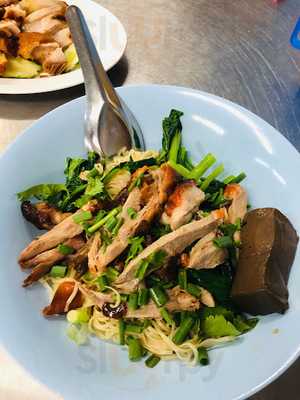 ร้านบุญเลิศบะหมี่เกี๊ยวหมูย่างซีอิ๋ว