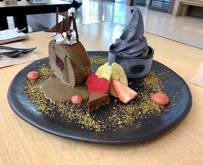 Kyo Roll En Embassy Mall