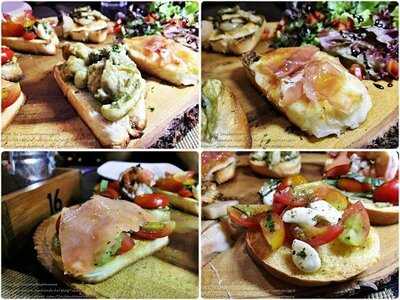 Crostini Wine Bibber Sangria