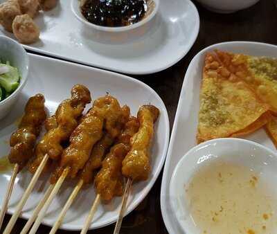 ก๋วยเตี๋ยวเรือนายหงอกบ้านสวน - แดนเนรมิต